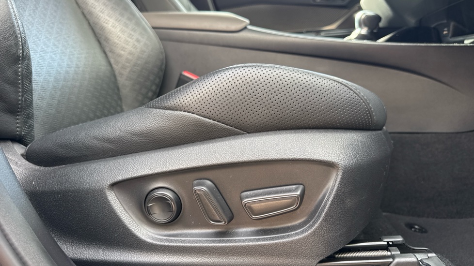 Toyota C-HR 1.8 Hybrid Excel 5dr CVT Hybrid Hatchback - Image 30