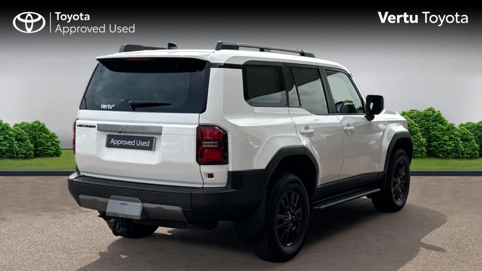 Toyota Land Cruiser Diesel 2.8D 205 Commercial Auto - Image 2