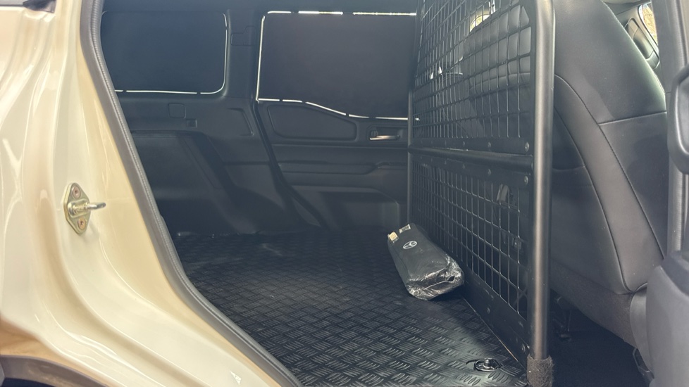Toyota Land Cruiser Diesel 2.8D 205 Commercial Auto - Image 8