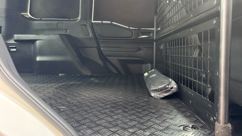 Toyota Land Cruiser Diesel 2.8D 205 Commercial Auto - Image 18