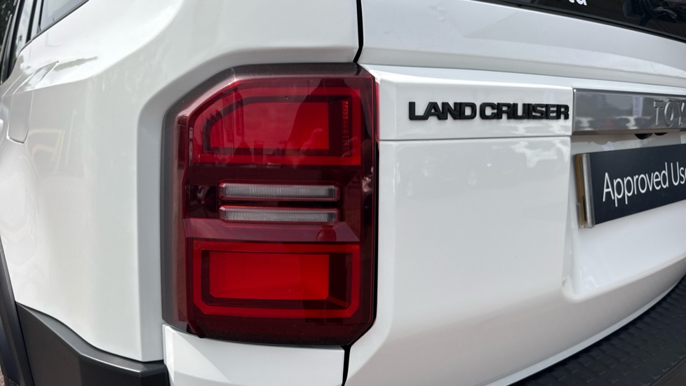 Toyota Land Cruiser Diesel 2.8D 205 Commercial Auto - Image 21