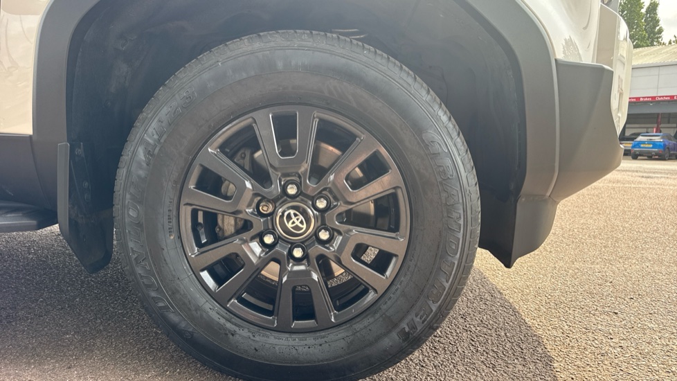 Toyota Land Cruiser Diesel 2.8D 205 Commercial Auto - Image 25