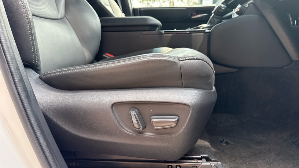 Toyota Land Cruiser Diesel 2.8D 205 Commercial Auto - Image 30