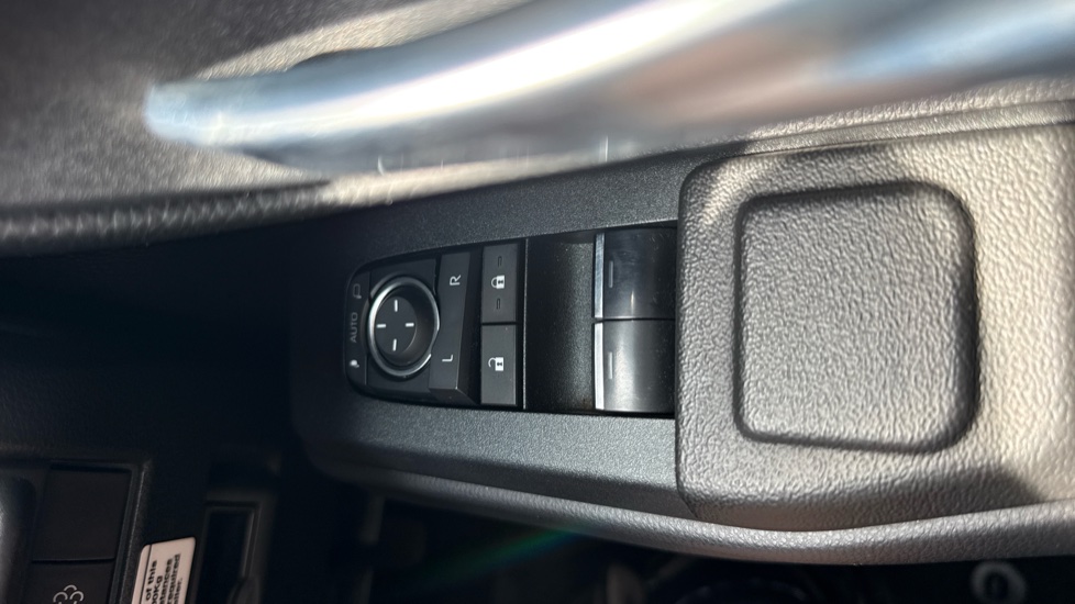 Toyota Land Cruiser Diesel 2.8D 205 Commercial Auto - Image 32