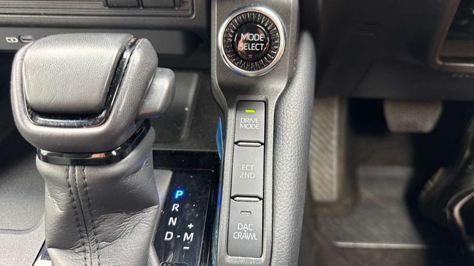 Toyota Land Cruiser Diesel 2.8D 205 Commercial Auto - Image 45