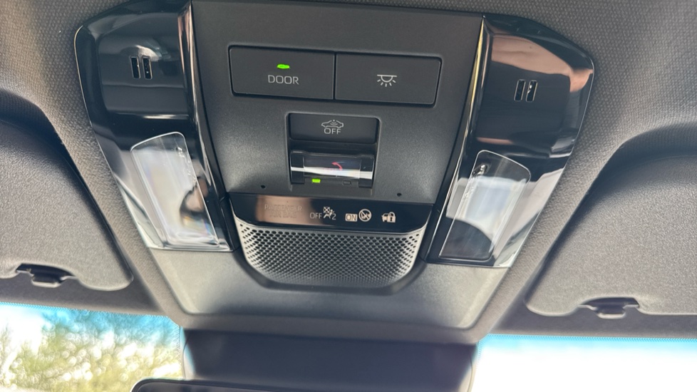 Toyota Land Cruiser Diesel 2.8D 205 Commercial Auto - Image 46