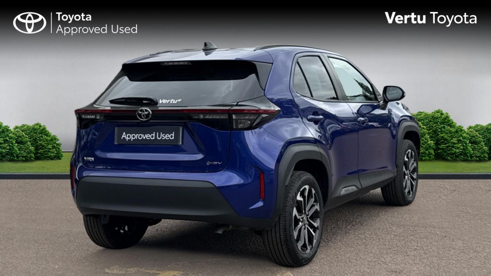 Toyota Yaris Cross 1.5 Hybrid Design 5dr CVT Hybrid Estate - Image 2