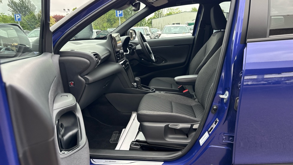 Toyota Yaris Cross 1.5 Hybrid Design 5dr CVT Hybrid Estate - Image 5