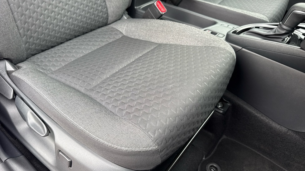 Toyota Yaris Cross 1.5 Hybrid Design 5dr CVT Hybrid Estate - Image 17