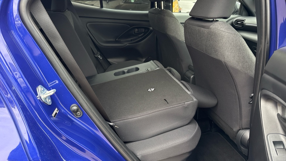 Toyota Yaris Cross 1.5 Hybrid Design 5dr CVT Hybrid Estate - Image 18