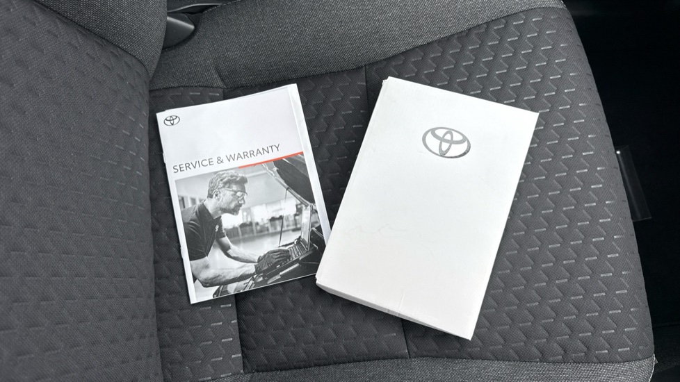 Toyota Yaris Cross 1.5 Hybrid Design 5dr CVT Hybrid Estate - Image 27