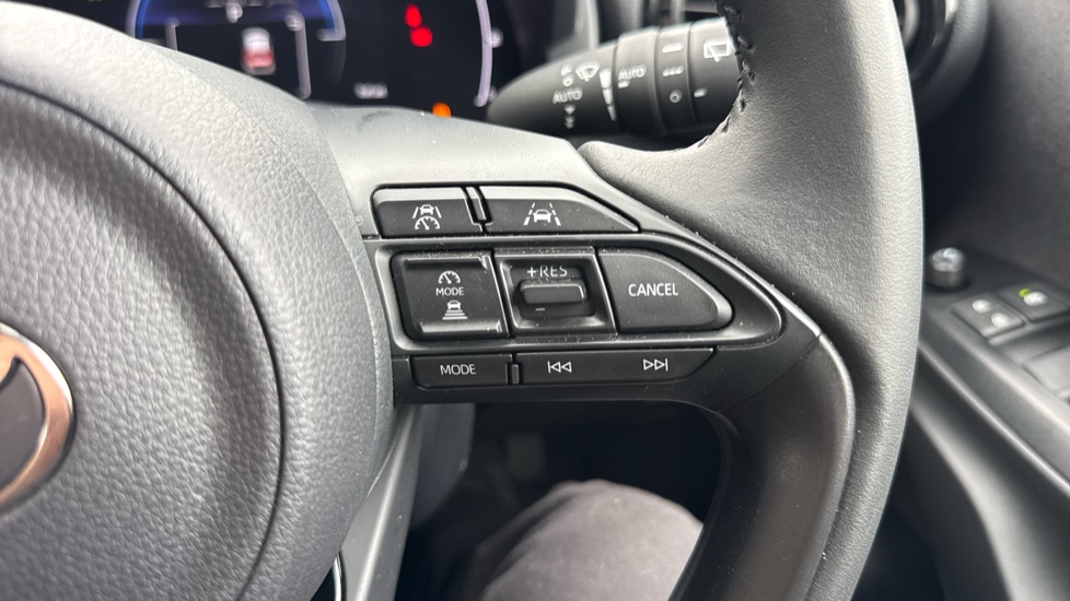 Toyota Yaris Cross 1.5 Hybrid Design 5dr CVT Hybrid Estate - Image 31