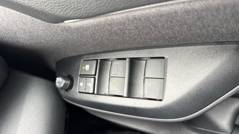 Toyota Yaris Cross 1.5 Hybrid Design 5dr CVT Hybrid Estate - Image 32