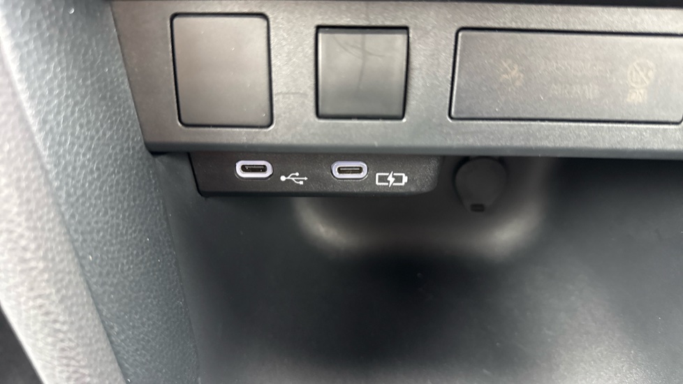 Toyota Yaris Cross 1.5 Hybrid Design 5dr CVT Hybrid Estate - Image 38