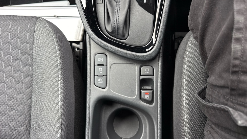 Toyota Yaris Cross 1.5 Hybrid Design 5dr CVT Hybrid Estate - Image 49