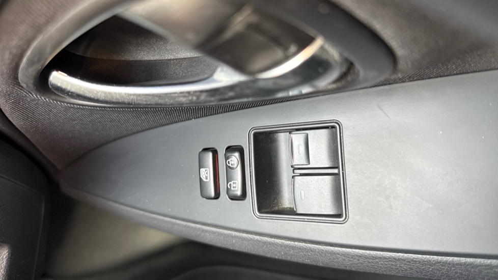 Toyota Avensis 1.8 Active 4dr Petrol Saloon - Image 32