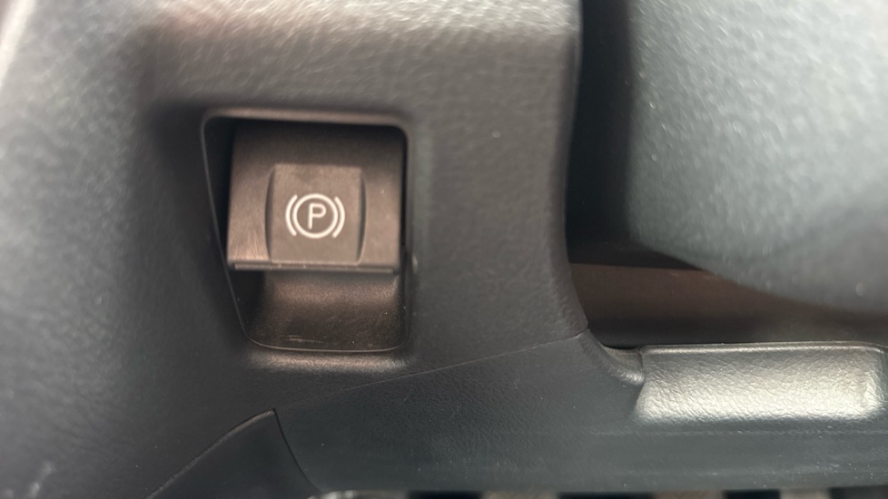 Toyota Avensis 1.8 Active 4dr Petrol Saloon - Image 45