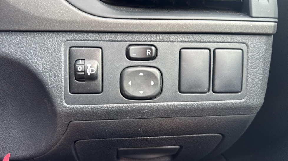 Toyota Avensis 1.8 Active 4dr Petrol Saloon - Image 47