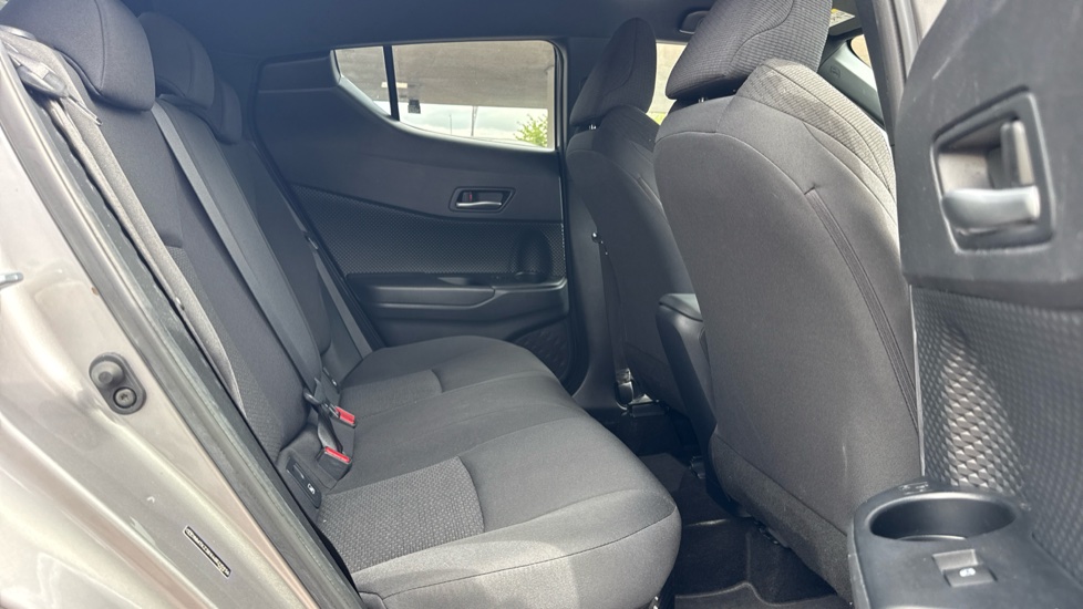 Toyota C-HR 1.8 Hybrid Dynamic 5dr CVT Hybrid Hatchback - Image 8