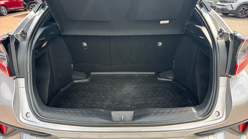 Toyota C-HR 1.8 Hybrid Dynamic 5dr CVT Hybrid Hatchback - Image 13