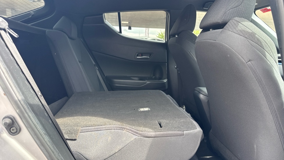 Toyota C-HR 1.8 Hybrid Dynamic 5dr CVT Hybrid Hatchback - Image 18