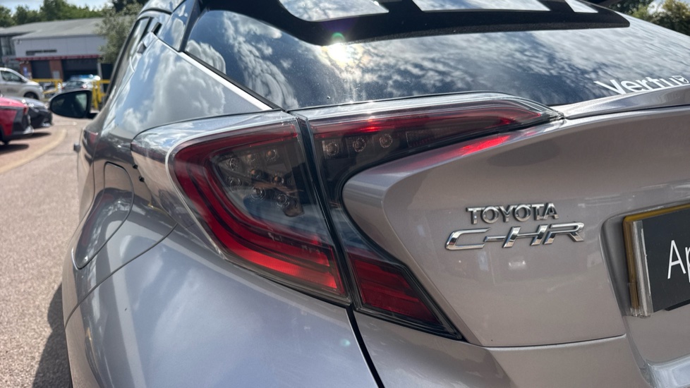 Toyota C-HR 1.8 Hybrid Dynamic 5dr CVT Hybrid Hatchback - Image 21