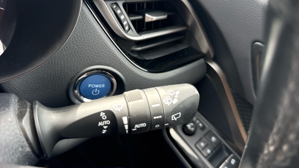 Toyota C-HR 1.8 Hybrid Dynamic 5dr CVT Hybrid Hatchback - Image 34