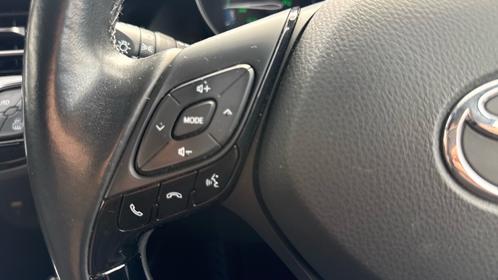 Toyota C-HR 1.8 Hybrid Dynamic 5dr CVT Hybrid Hatchback - Image 40