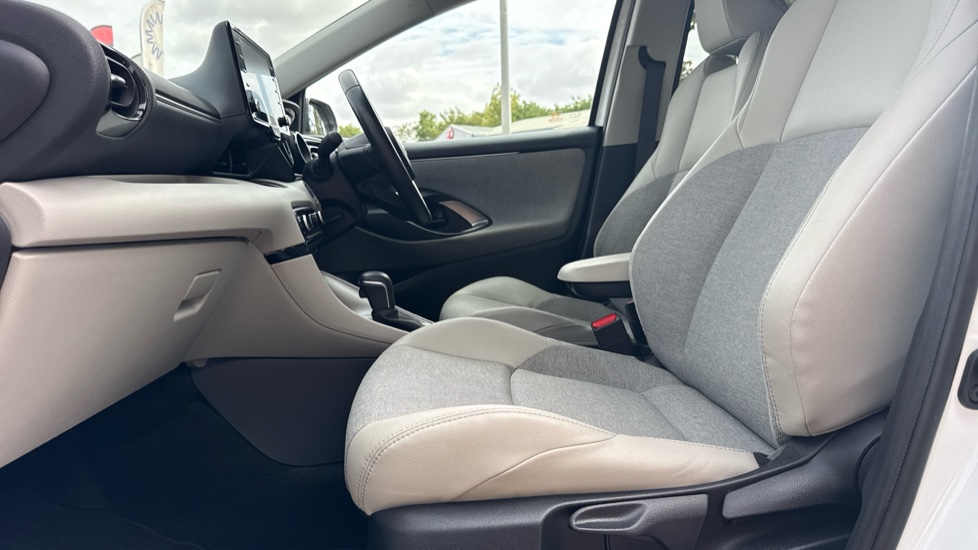 Toyota Yaris 1.5 Hybrid Excel 5dr CVT Hybrid Hatchback - Image 5