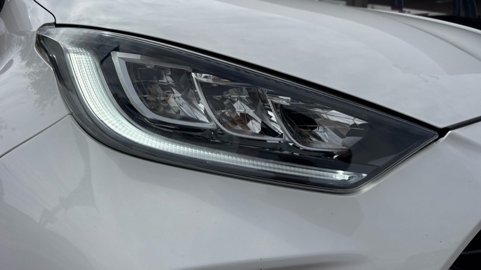 Toyota Yaris 1.5 Hybrid Excel 5dr CVT Hybrid Hatchback - Image 20