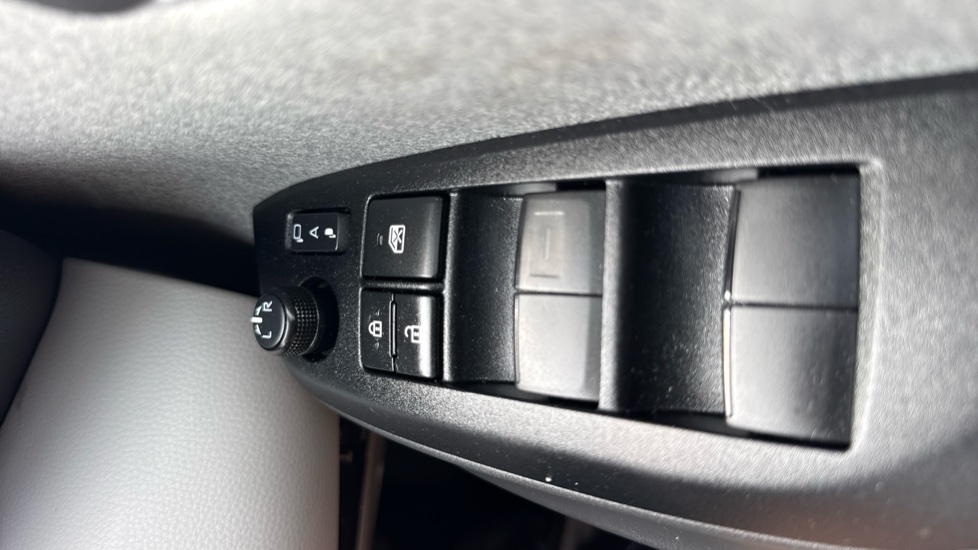Toyota Yaris 1.5 Hybrid Excel 5dr CVT Hybrid Hatchback - Image 31