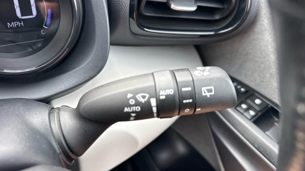 Toyota Yaris 1.5 Hybrid Excel 5dr CVT Hybrid Hatchback - Image 33