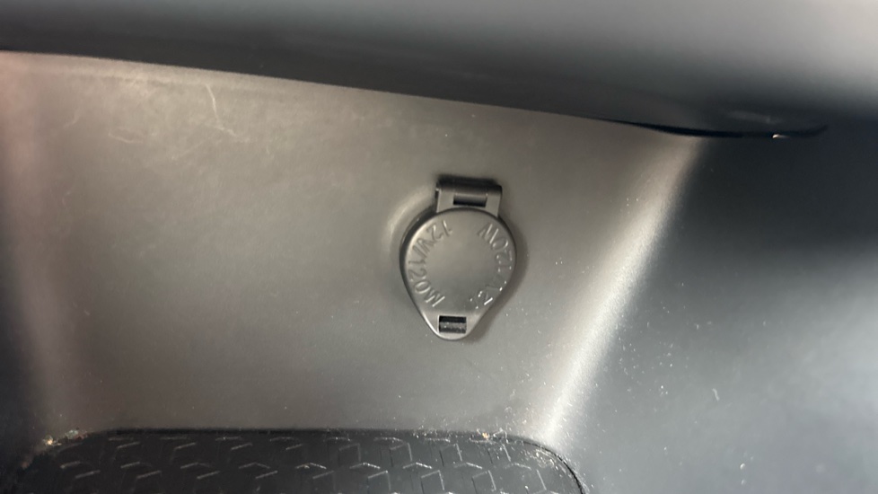 Toyota Yaris 1.5 Hybrid Excel 5dr CVT Hybrid Hatchback - Image 37
