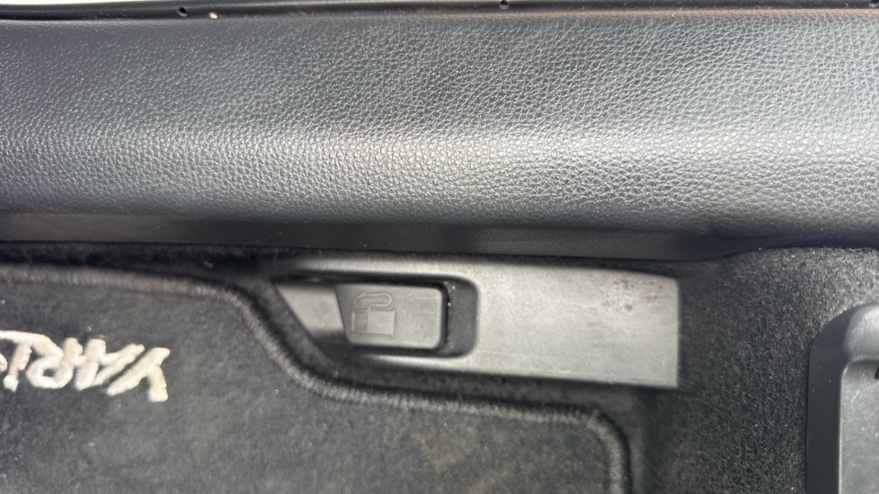 Toyota Yaris 1.5 Hybrid Excel 5dr CVT Hybrid Hatchback - Image 48