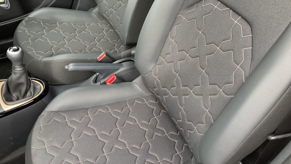 Toyota Aygo X 1.0 VVT-i Exclusive 5dr Petrol Hatchback - Image 35