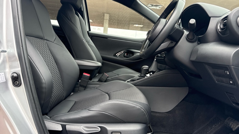 Toyota Yaris 1.5 Hybrid Excel 5dr CVT Hybrid Hatchback - Image 12