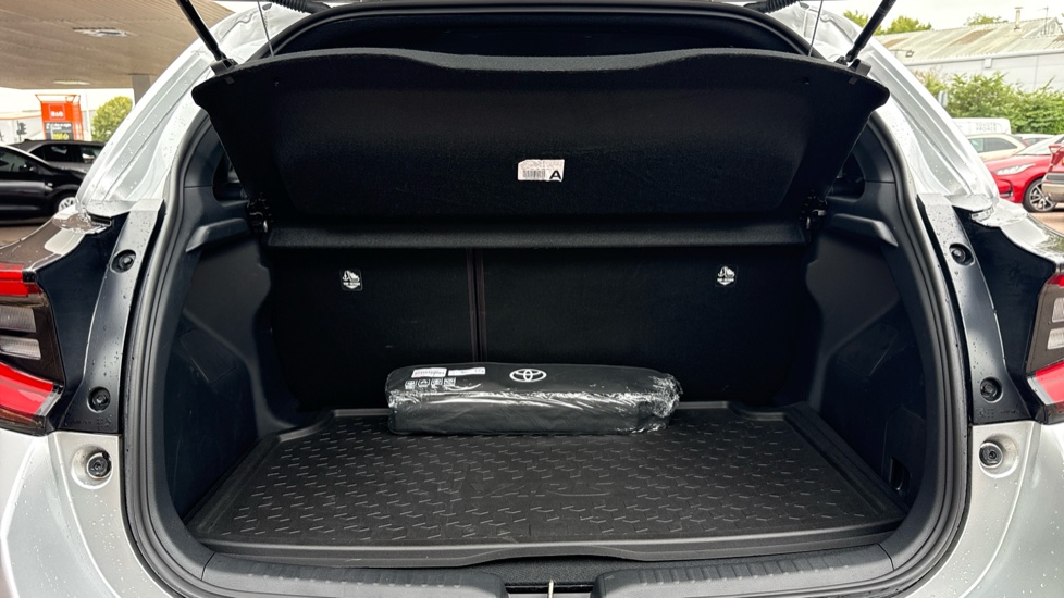 Toyota Yaris 1.5 Hybrid Excel 5dr CVT Hybrid Hatchback - Image 13