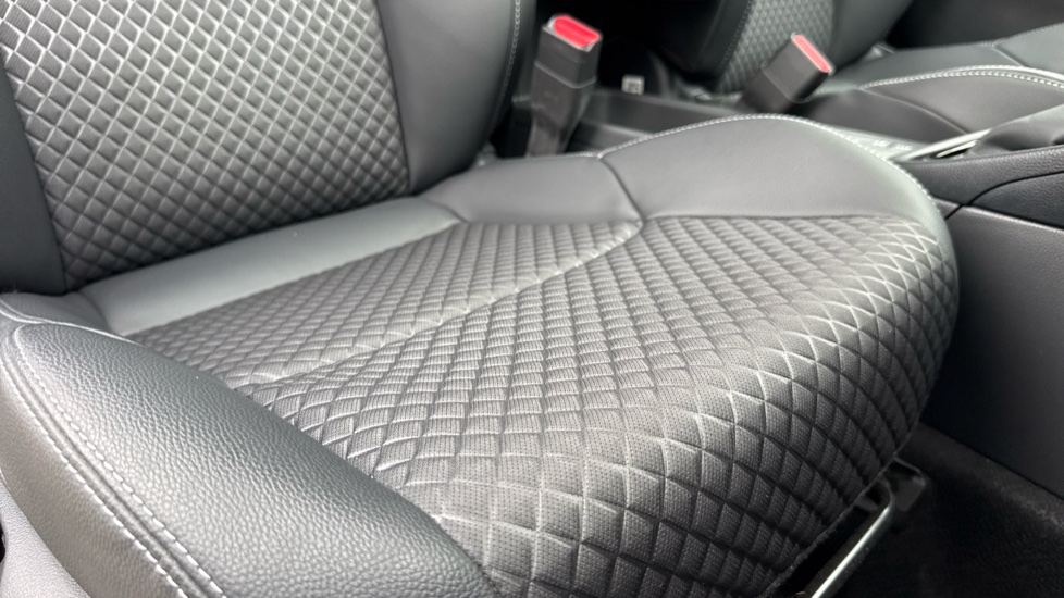 Toyota Yaris 1.5 Hybrid Excel 5dr CVT Hybrid Hatchback - Image 17