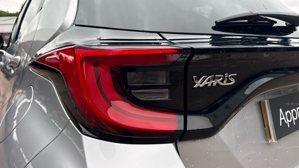 Toyota Yaris 1.5 Hybrid Excel 5dr CVT Hybrid Hatchback - Image 21