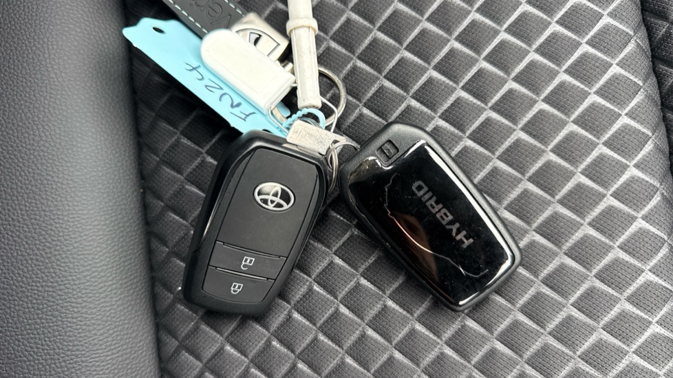 Toyota Yaris 1.5 Hybrid Excel 5dr CVT Hybrid Hatchback - Image 28