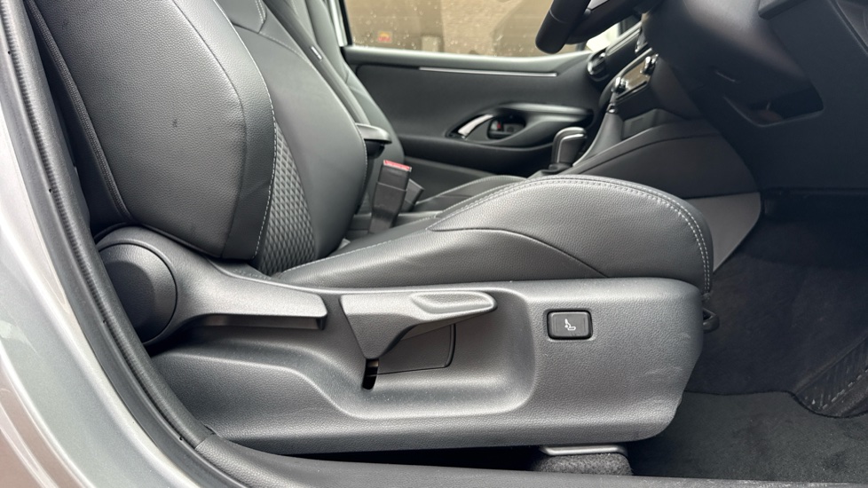 Toyota Yaris 1.5 Hybrid Excel 5dr CVT Hybrid Hatchback - Image 30