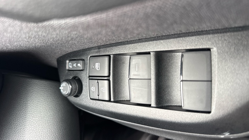Toyota Yaris 1.5 Hybrid Excel 5dr CVT Hybrid Hatchback - Image 32