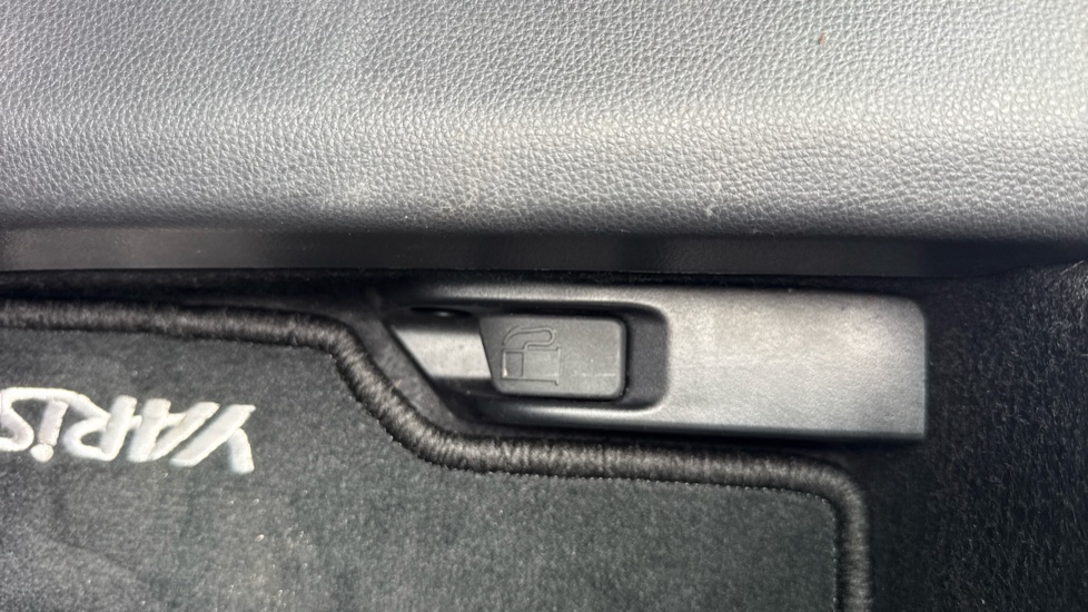 Toyota Yaris 1.5 Hybrid Excel 5dr CVT Hybrid Hatchback - Image 51