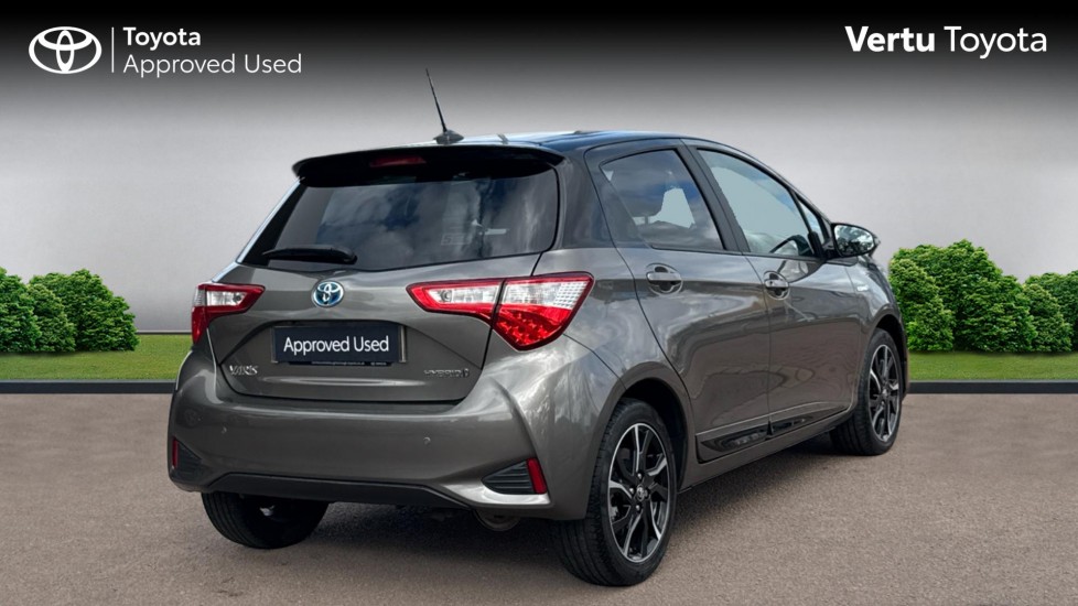 Toyota Yaris 1.5 Hybrid Red Bi-tone 5dr CVT Hybrid Hatchback - Image 2