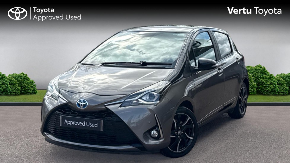 Toyota Yaris 1.5 Hybrid Red Bi-tone 5dr CVT Hybrid Hatchback - Image 3