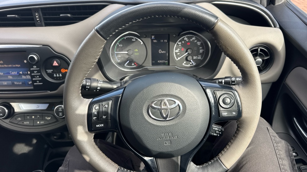 Toyota Yaris 1.5 Hybrid Red Bi-tone 5dr CVT Hybrid Hatchback - Image 7