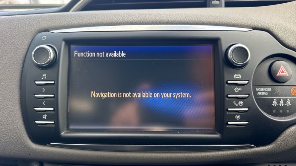 Toyota Yaris 1.5 Hybrid Red Bi-tone 5dr CVT Hybrid Hatchback - Image 9