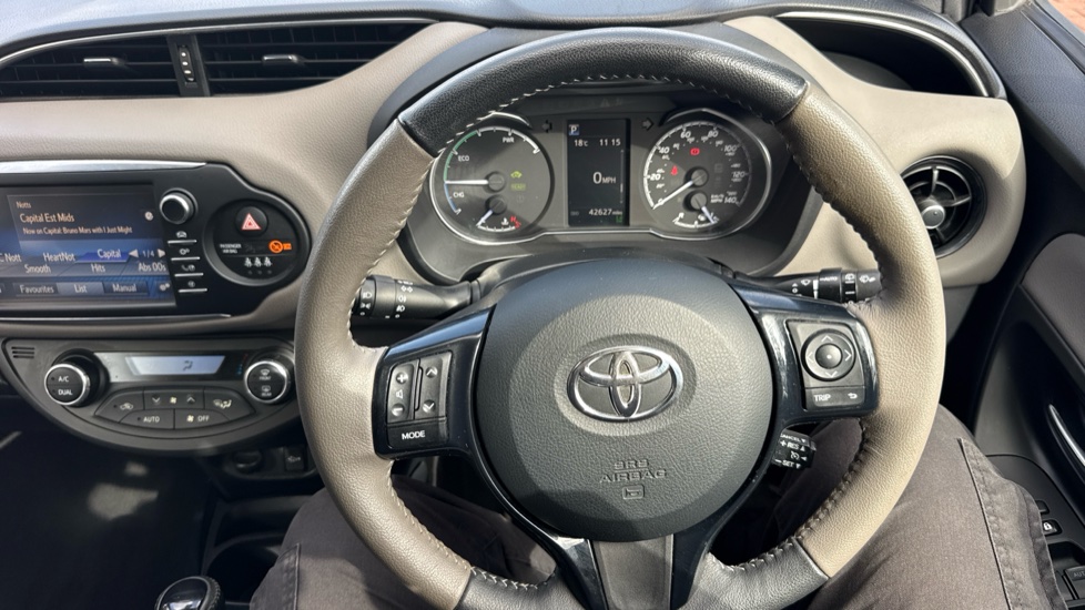 Toyota Yaris 1.5 Hybrid Red Bi-tone 5dr CVT Hybrid Hatchback - Image 10