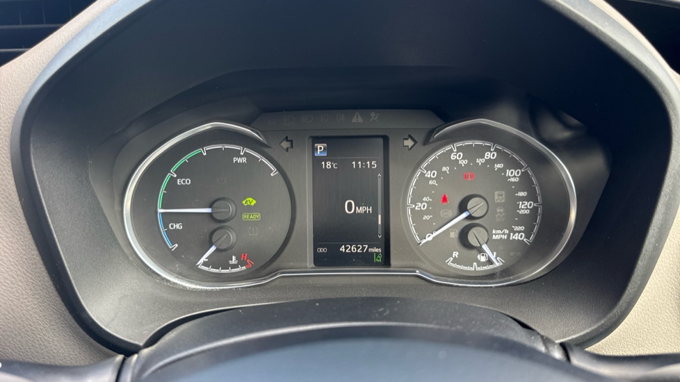 Toyota Yaris 1.5 Hybrid Red Bi-tone 5dr CVT Hybrid Hatchback - Image 11