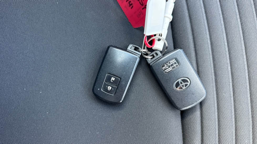 Toyota Yaris 1.5 Hybrid Red Bi-tone 5dr CVT Hybrid Hatchback - Image 28